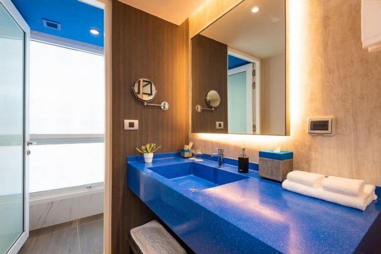 Bathroom 11