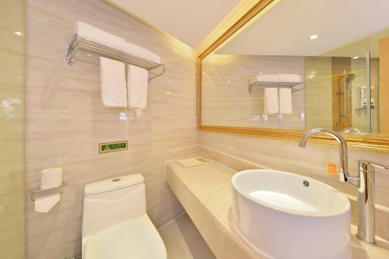 Bathroom 4, Vienna Hotel (Shenzhen Gushu Metro Station), Shenzhen