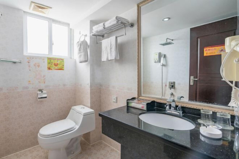 Bathroom 3, Ling Nan International Hotel, Guilin