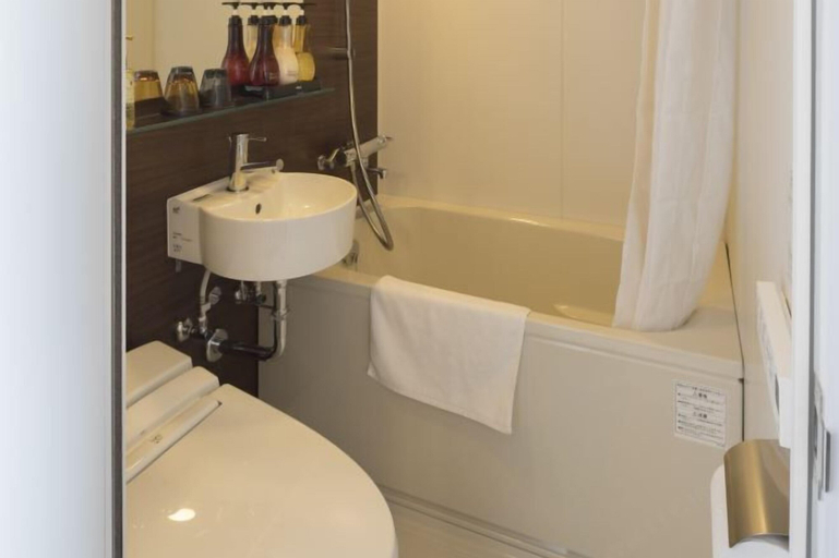 Bathroom 11