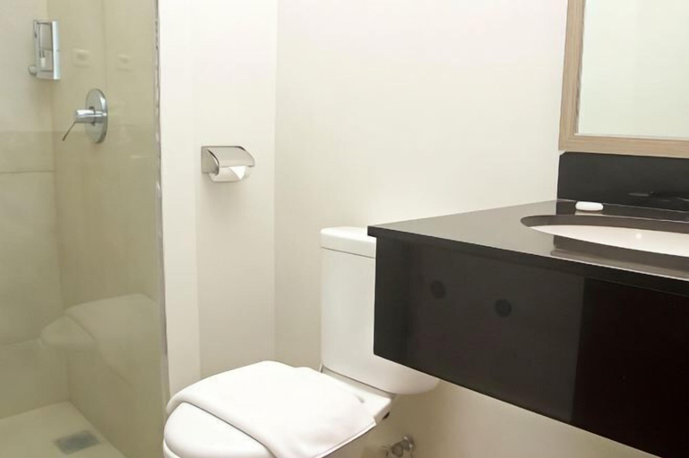 Bathroom 13