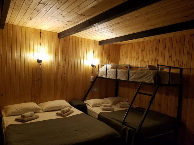 Others 2, Hotel Echoes, Kazbegi