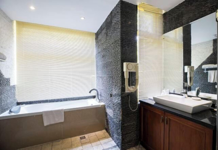 Bathroom 2, Guilin Landscape Golf Resort, Guilin