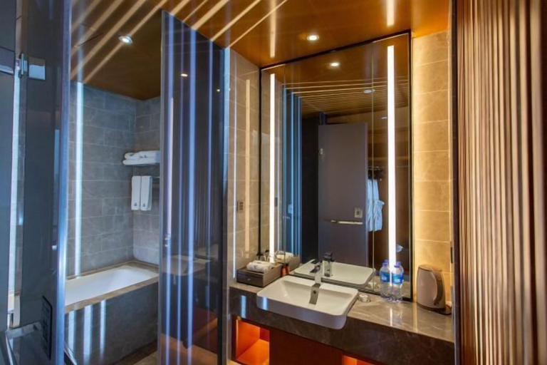Bathroom 3, Grand Skylight Hotel, Weinan