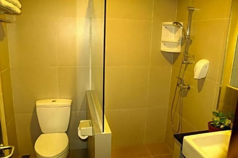Bathroom 7