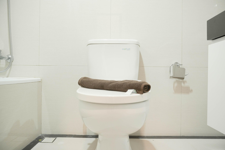 Bathroom 5, Good Place 2BR Apartment at Sudirman Tower Condominium By Travelio, Jakarta Selatan