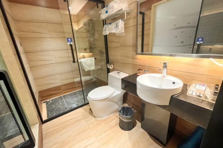 Bathroom 4, Jiangmen Park Lane Hotel (Gangzhou Avenue Baiyi Branch), Jiangmen
