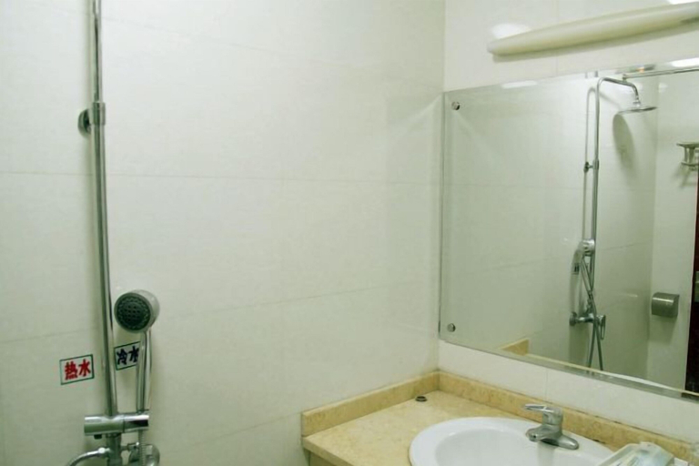 Bathroom 4, Deyueting Hotel (Liuzhou No.1 Middle School Shop), Liuzhou
