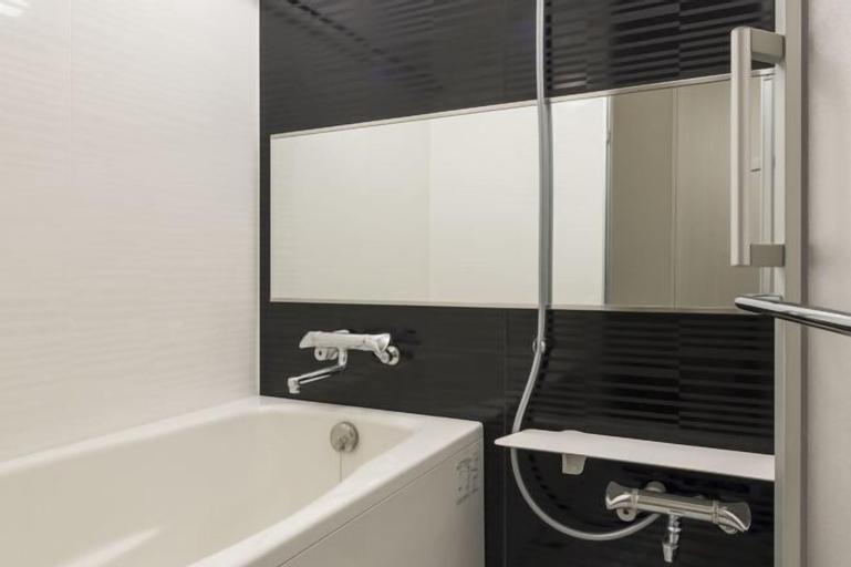 Bathroom 13