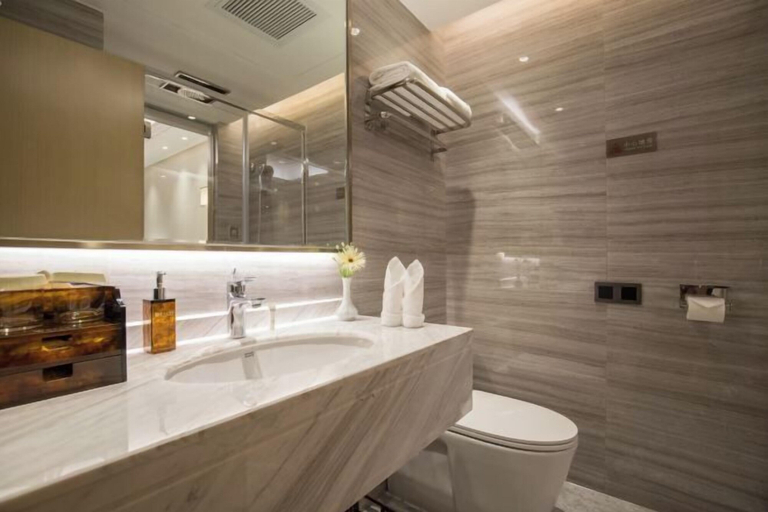 Bathroom 5, Golden Spring Hotel, Kunming