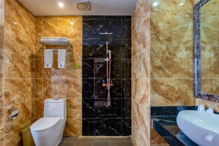 Bathroom 3, Yunti Hotel, Honghe Hani and Yi
