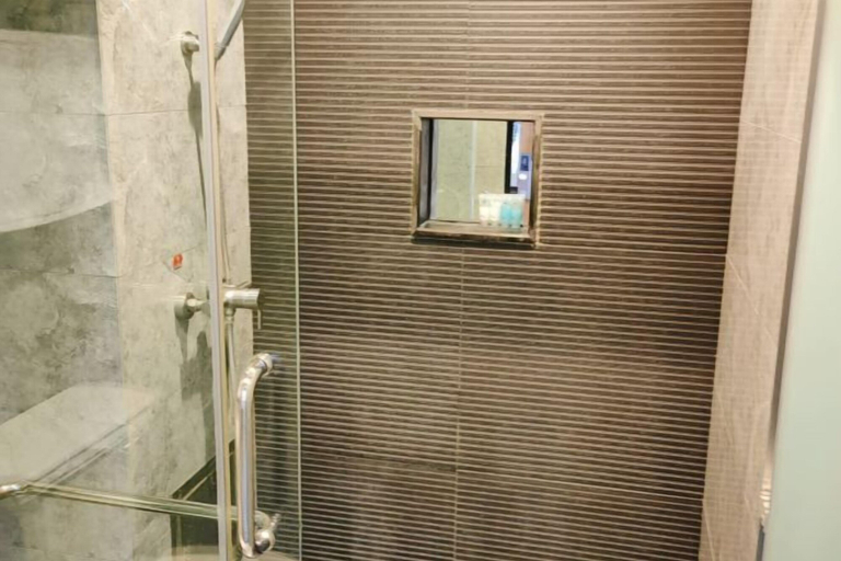 Bathroom 3, Qincaige Hostel, Chongqing