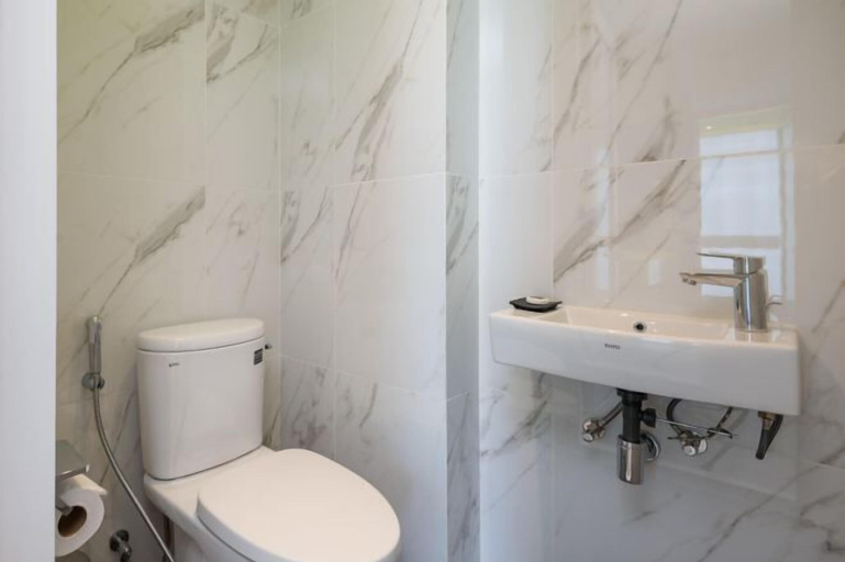 Bathroom 9