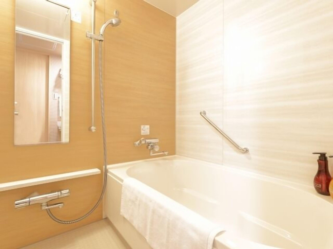 Bathroom 12