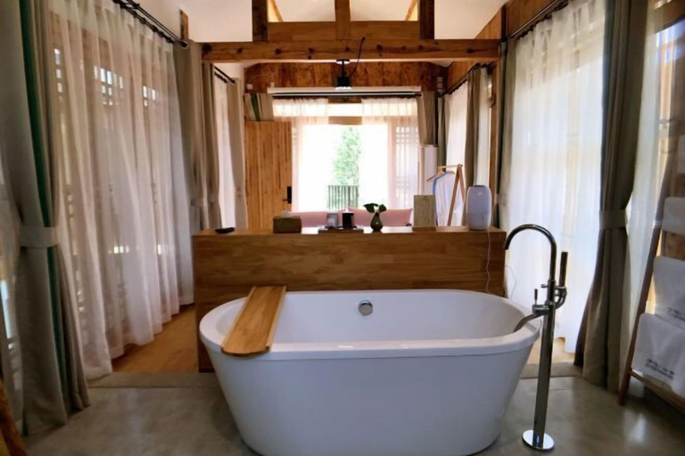Bathroom 4, Lugu Huzi yueshanshe Inn, Lijiang