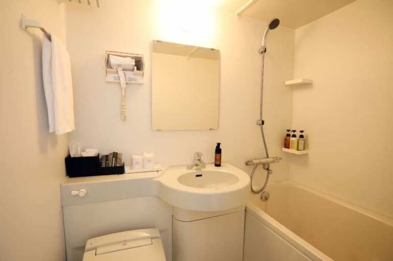 Bathroom 16