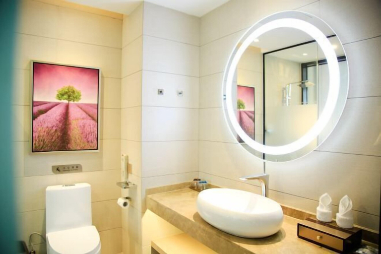 Bathroom 3, Lavande Hotel Shenzhen University city Metro Station, Shenzhen