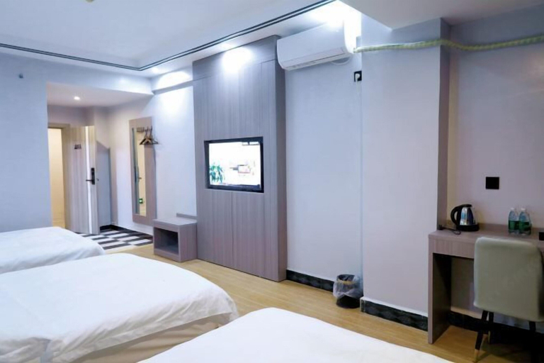 Bedroom 3, Danxia Holiday Hotel, Hezhou