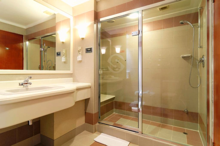 Bathroom 15
