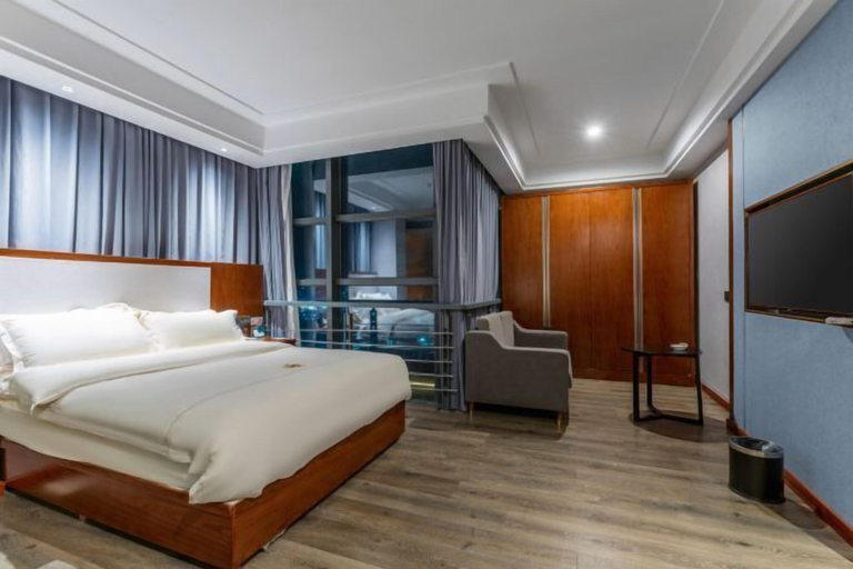 Bedroom 3, King's Park International Hotel, Yichun