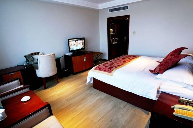 Bedroom 3, Jincheng Hot Spring Hotel, Yantai
