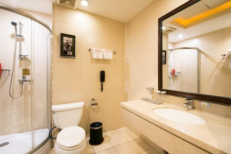 Bathroom 4, Yu Jing Lou Hotel, Handan