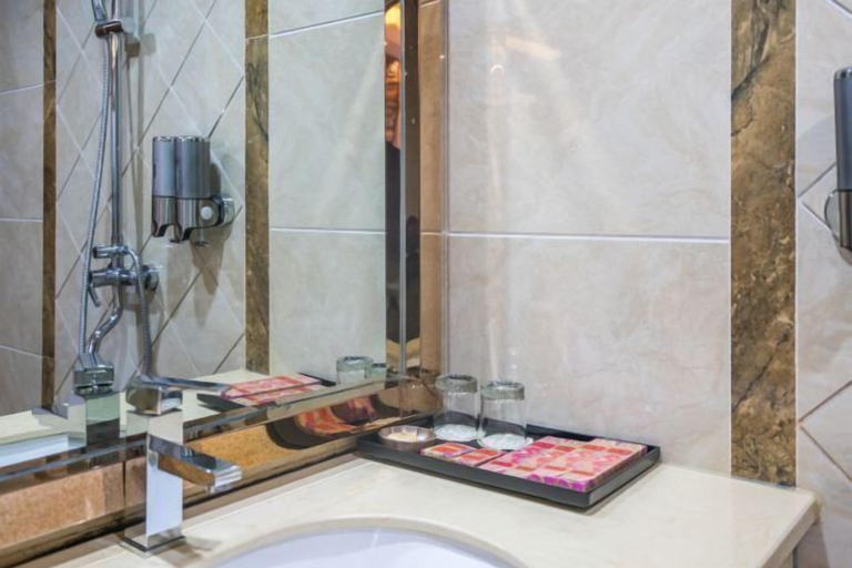 Bathroom 4, Hai Lan Hotel, Pu'er