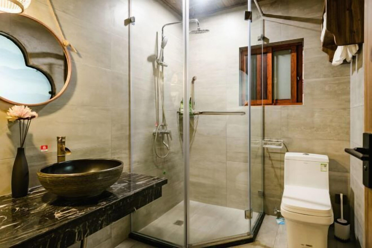 Bathroom 3, Wenjunge Jingju, Shangrao