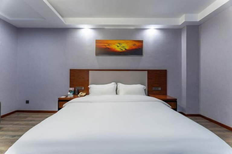 Bedroom 3, King's Park International Hotel, Yichun