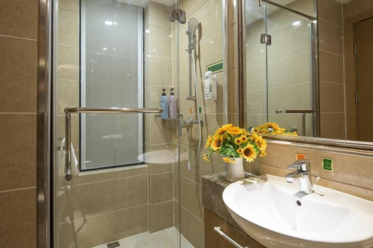 Bathroom 3, Vienna Classic Hotel (Qingdao Golden Beach Wuyue Plaza)