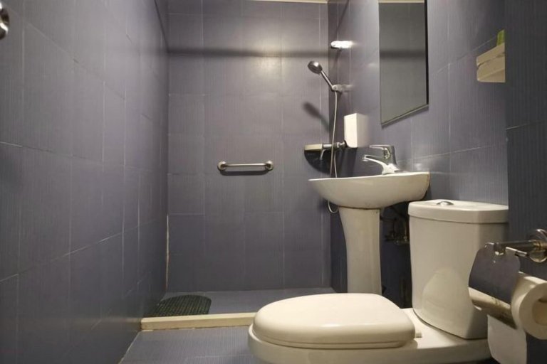 Bathroom 4, Baishijie Hotel, Shantou