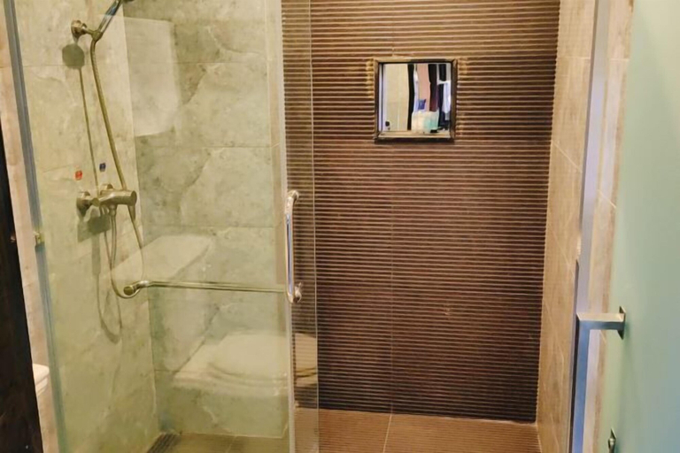 Bathroom 4, Qincaige Hostel, Chongqing