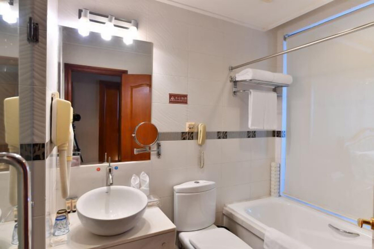 Bathroom 4, Lake Malaren Hotel, Shanghai