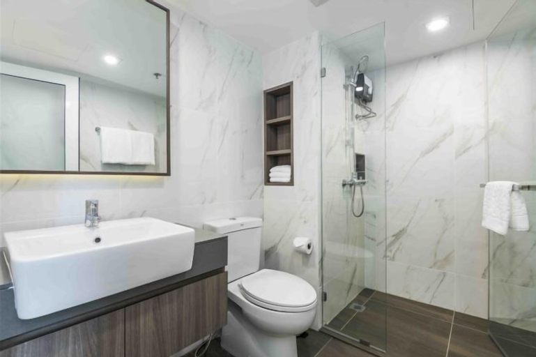 Bathroom 18