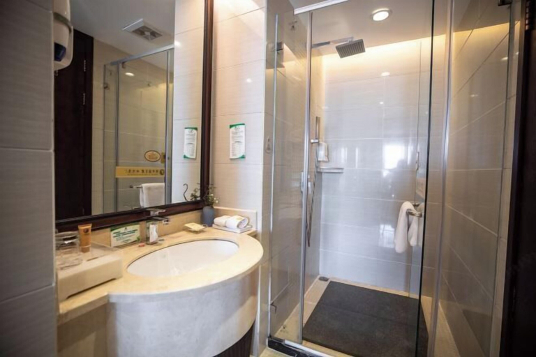 Bathroom 4, Dong Xiang Guesthouse, Liuzhou