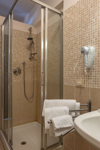 Bathroom 4, V Hotel, Ancona