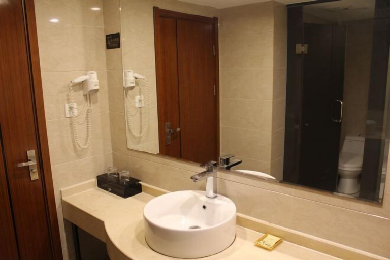 Bathroom 4, Tomorrow Wuzhou Hotel (Beijing West Railway Station Lize Business District), Beijing