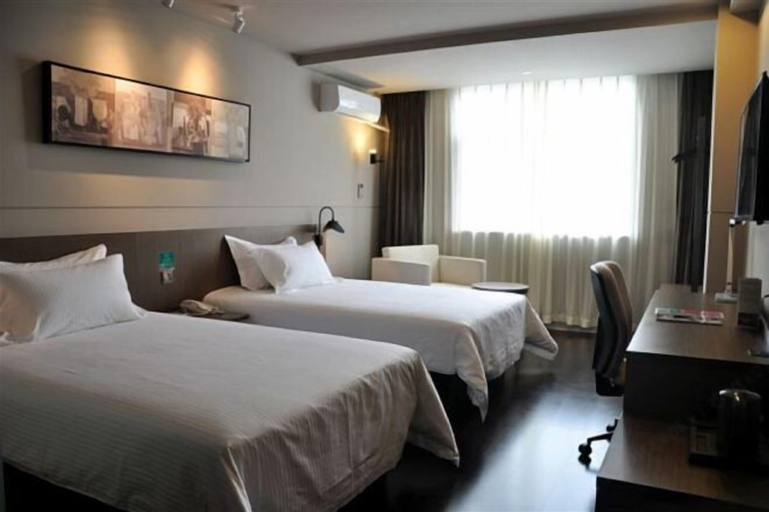 Bedroom 24