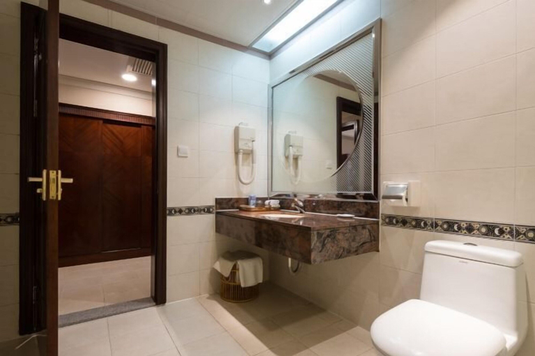 Bathroom 3, Zhong Hua Hotel, Guangzhou