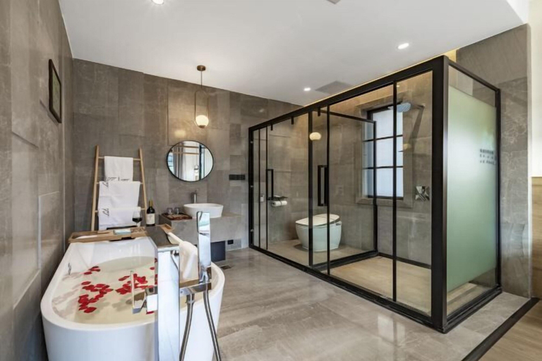 Bathroom 4, Fangtingshu Hostel, Zhangjiajie