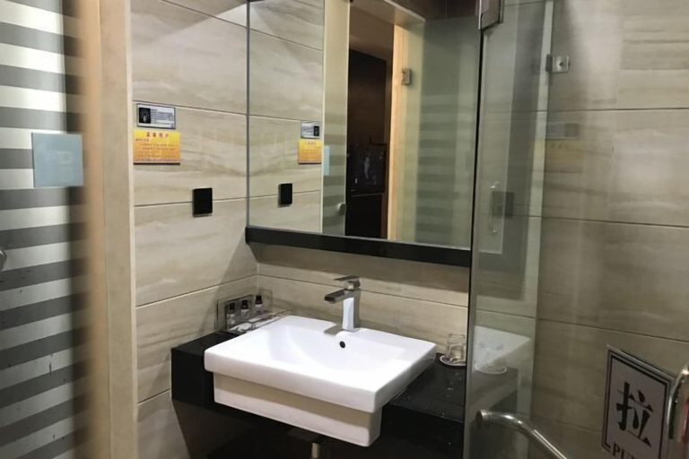Bathroom 4, Jiangmen Park Lane Hotel (Gangzhou Avenue Baiyi Branch), Jiangmen