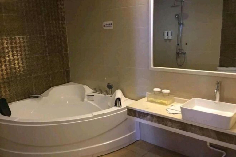 Bathroom 4, Shuang Bai Hotel, Chuxiong Yi