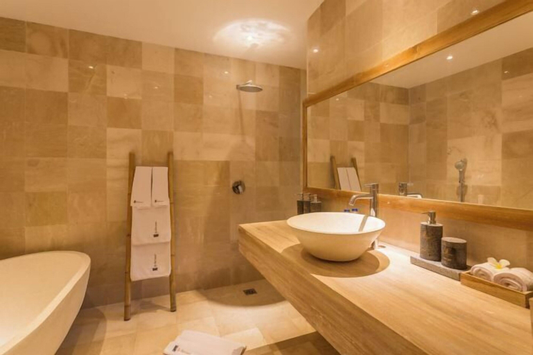 Bathroom 14