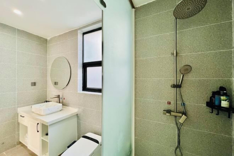 Bathroom 4, Hotel Du Temps Perdu, Dali Bai