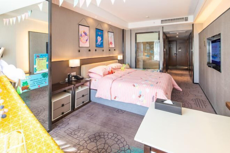 Bedroom 3, New Glory Holiday Inn, Zhenjiang
