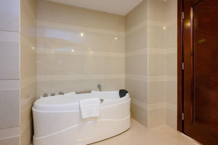 Bathroom 3, Shengjing Hotel, Qujing