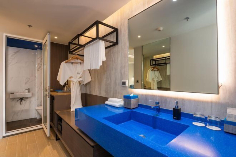Bathroom 18