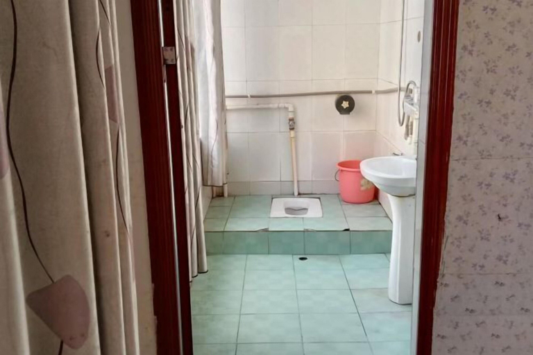Bathroom 4, Huayu Hotel (Qinzhougang), Qinzhou
