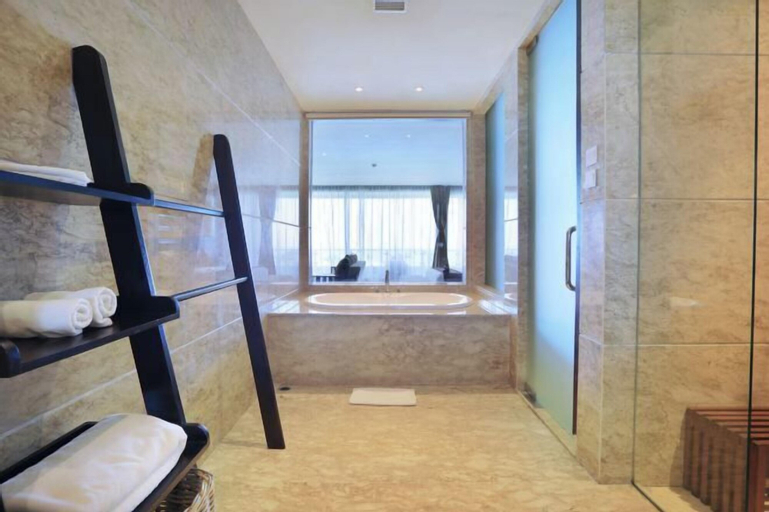 Bathroom 10