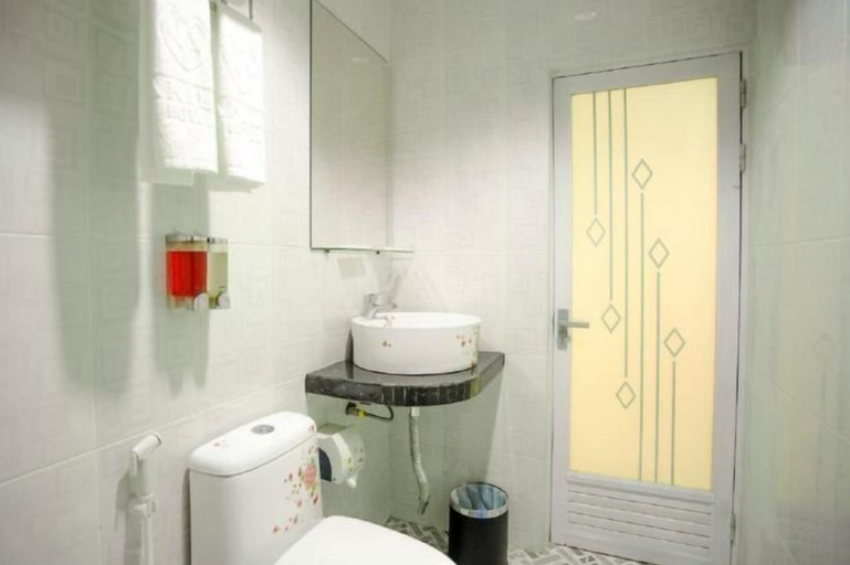 Bathroom 20